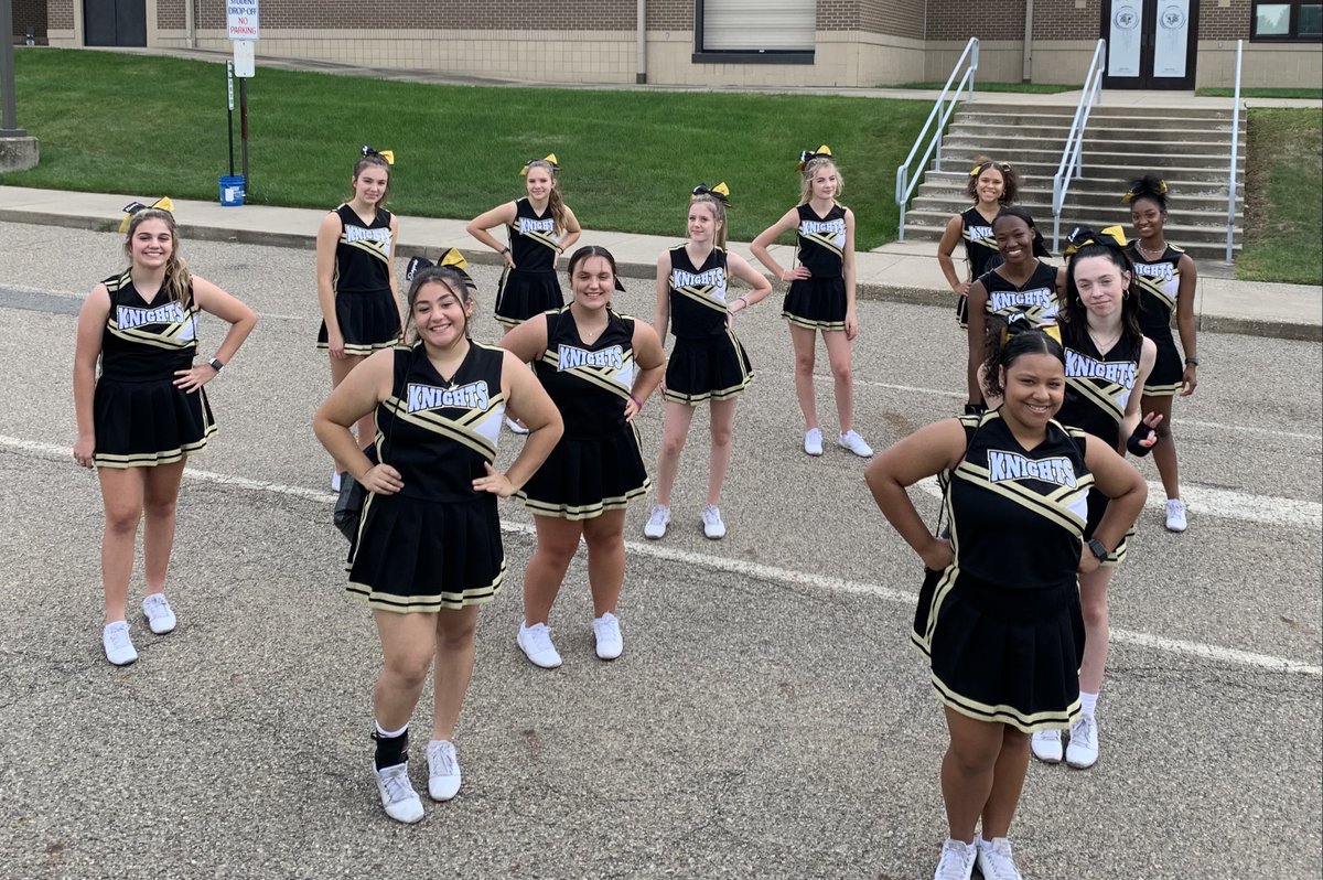 stahsoh's tweet photo. Did you catch our Cheerleaders in the Rotary Grand Parade (Louisville) last week? Way to go, girls! #KnightProud https://t.co/GTA5TVEjr6