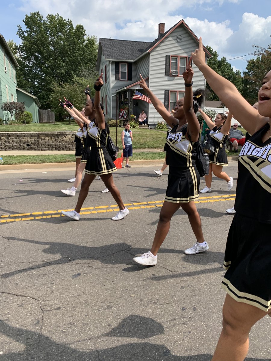 stahsoh's tweet photo. Did you catch our Cheerleaders in the Rotary Grand Parade (Louisville) last week? Way to go, girls! #KnightProud https://t.co/GTA5TVEjr6