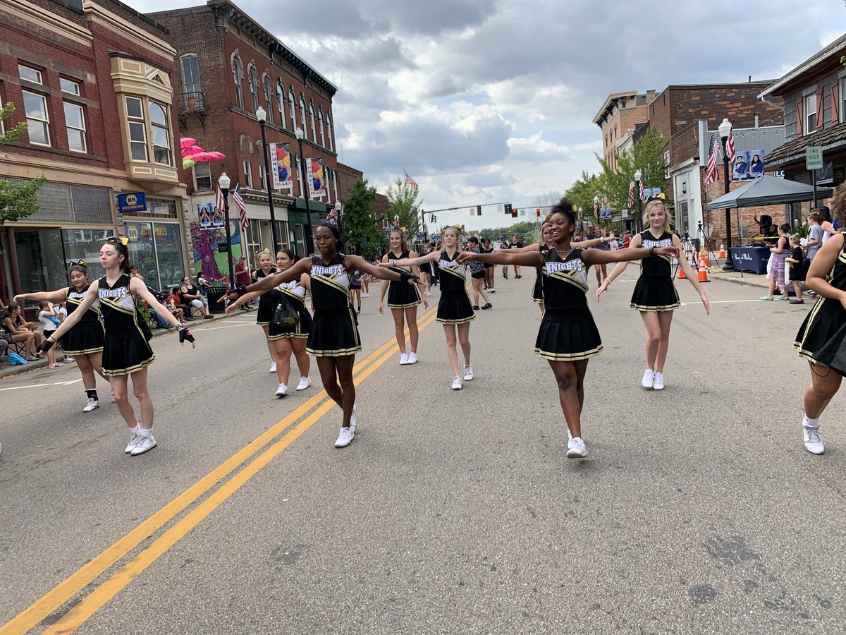 stahsoh's tweet photo. Did you catch our Cheerleaders in the Rotary Grand Parade (Louisville) last week? Way to go, girls! #KnightProud https://t.co/GTA5TVEjr6