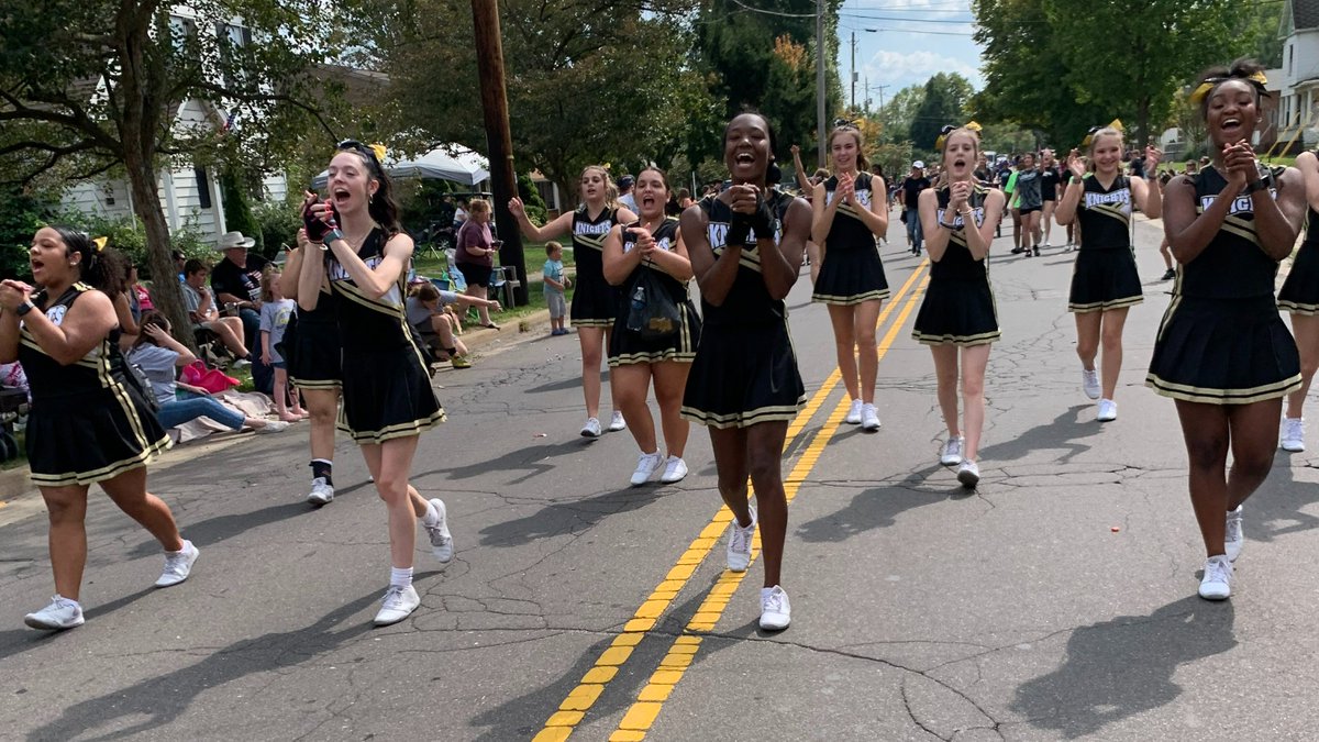 stahsoh's tweet photo. Did you catch our Cheerleaders in the Rotary Grand Parade (Louisville) last week? Way to go, girls! #KnightProud https://t.co/GTA5TVEjr6