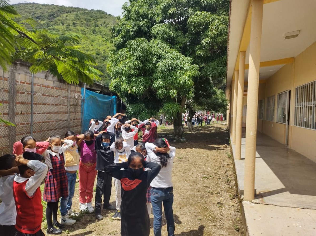 dcasas16's tweet photo. #SimulacroEdomex en la Escuela Primaria Gral. Álvaro Obregón CCT 15epr0439F San Pedro Hueyahualco  Sultepec Mex zona escolar p232 sub reg Ixtapan de la sal @geramonro05 @TinocoGRogelio  @LetyAguirre8 https://t.co/CkjBorWKpa
