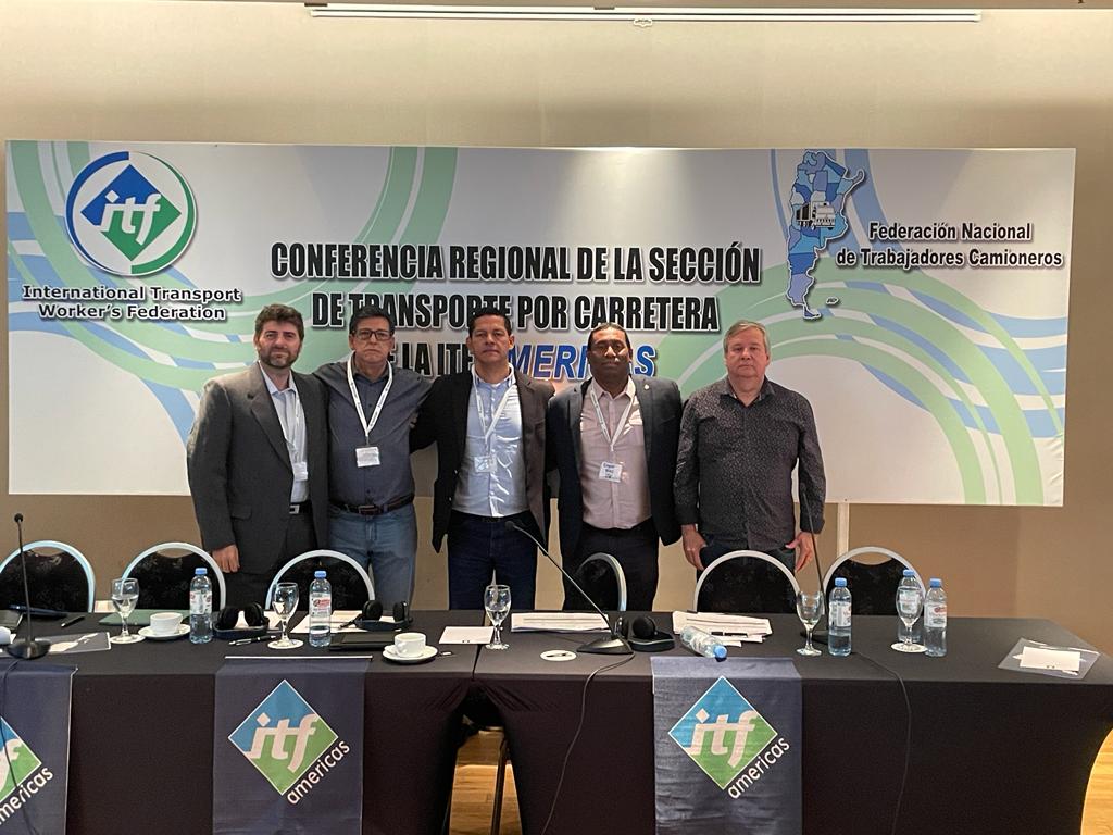 CNTTLOFICIAL's tweet photo. O presidente da CNTTL, Paulinho e diretores da Confederação e do Sindicato dos Rodoviários de Sorocaba,debate os postos de trabalho no setor rodoviário em Conferência da @ITFArgentina #transporte #SomosITF #CNTTL #rodoviário https://t.co/GXffsNiGSh
