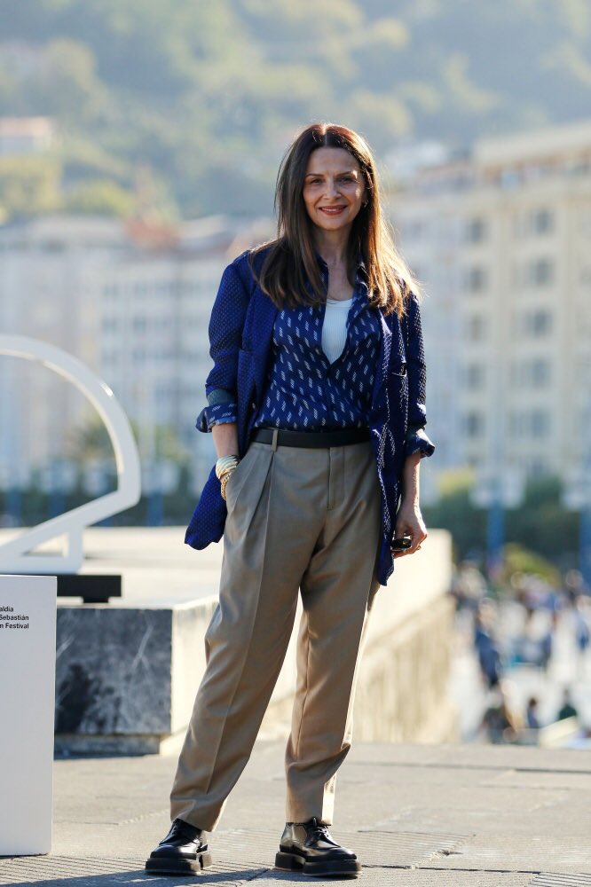 binochedaily's tweet photo. Juliette Binoche at the Photocall for ‘Le Lycée” at the San Sebastián Film Festival, September 19, 2022 #70SSIFF https://t.co/6pZwWWjKLV