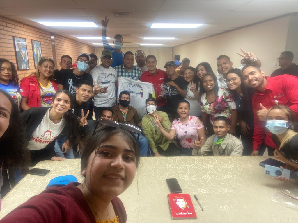 AlexisdlbJpsuv's tweet photo. #Reunio || La Juventud del PSUV del Estado Bolivar, sostuvo reunión de planificación y Agenda, enmarcada en la plenaria del VI Congreso De la jpsuv. 🚩🇻🇪❤️
@Grecia_Jpsuv
@GabrielFrancoJ
@SecretariaGoBol
@RivasRoberth https://t.co/PH0lD4UdOz