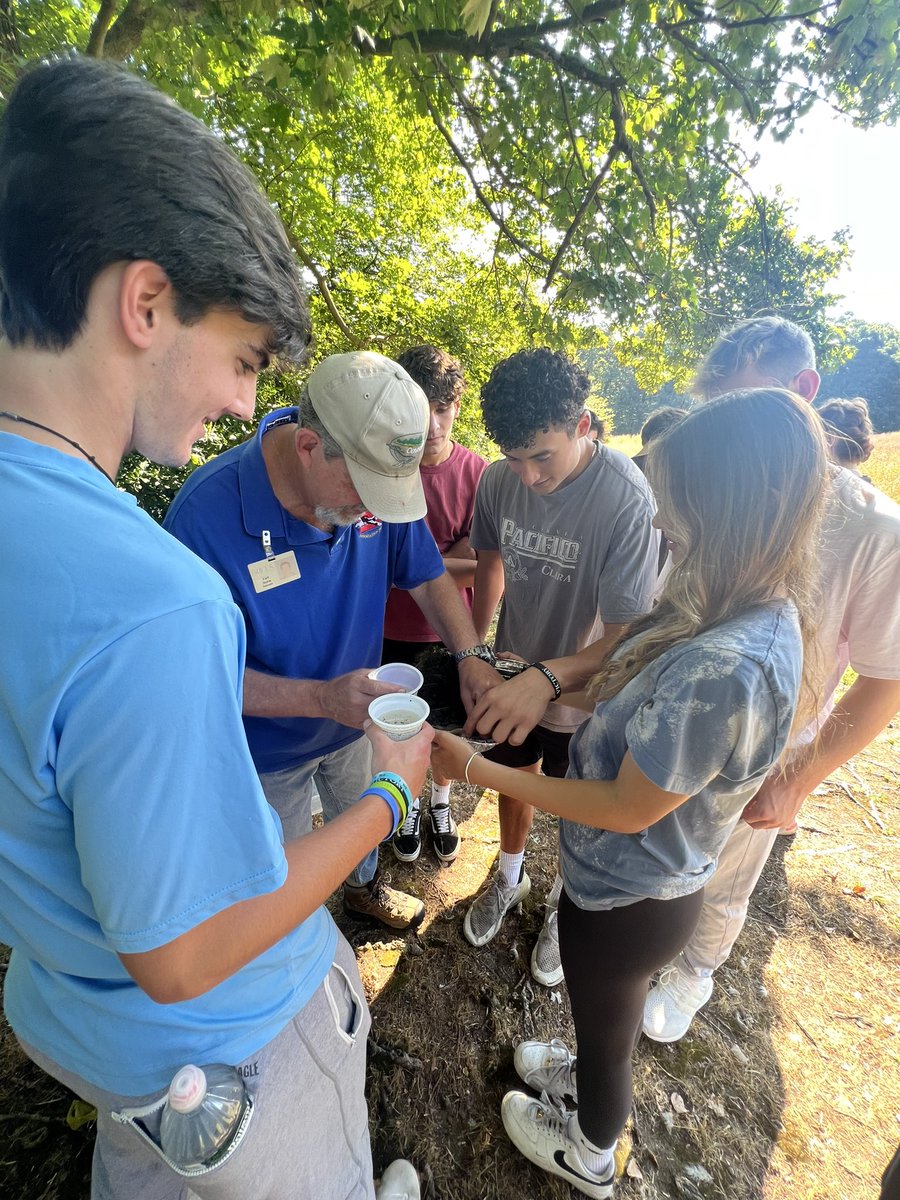 Feeling Crabby?!? Not us because we got outside and nature was our classroom today!  We enjoyed comparing fresh water vs. salt water ecology while making friends with the invasive Asian Shore Crabs. <a href="/CalhounHS/">Calhoun High School</a> <a href="/bmchsd/">BellmoreMerrickCHSD</a> #apes #makingscience #caumsettstatepark
