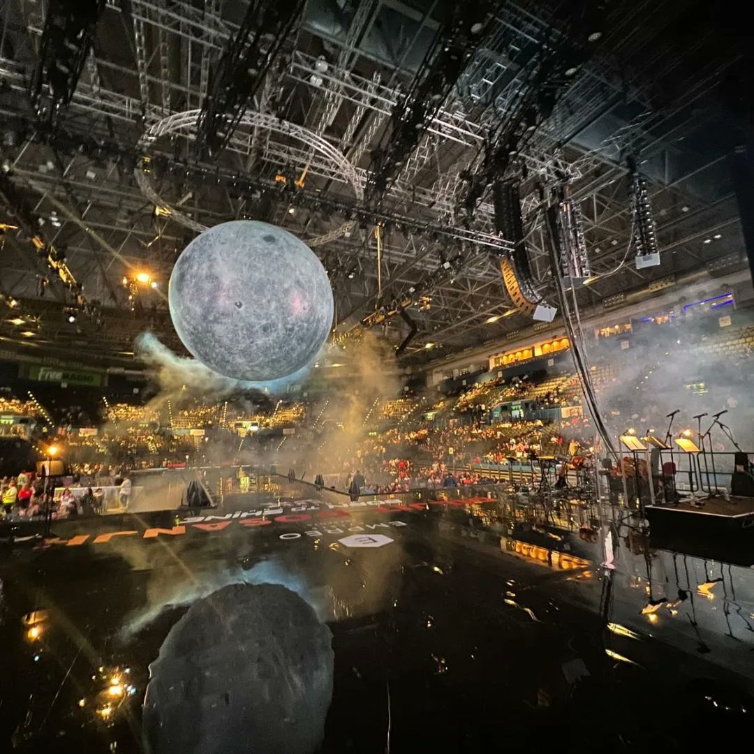 themed_creative's tweet image. #Throwback to this stunning show at #BirminghamArena last month 😍 

Are you a fan of Diljit Dosanjh?!

#MediaProduction #ShowProduction #ColourSoundExperiment #DiljitDosanjh #Birmingham #BirminghamArena #DetailsMatter #ProductionShow #EventProducer #EventSetUp