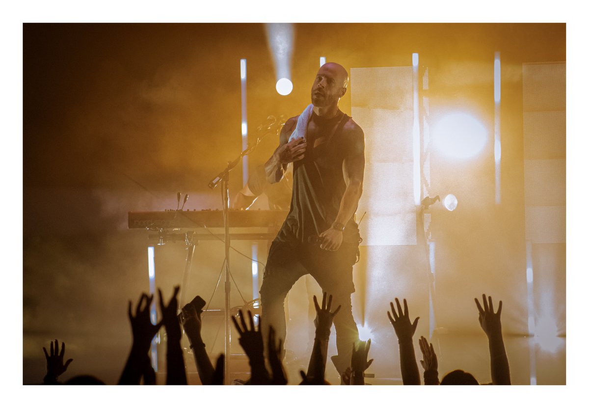 That look when you've given the tour everything you’ve got... every. single. night.

Congrats @Daughtry_News on an amazing run!

Ovens Auditorium, Charlotte
09.03.2022

•

•

•

#daughtry #chrisdaughtry #daughtrybe #dearlybeloved  #charlotte #concert   #concertphotography