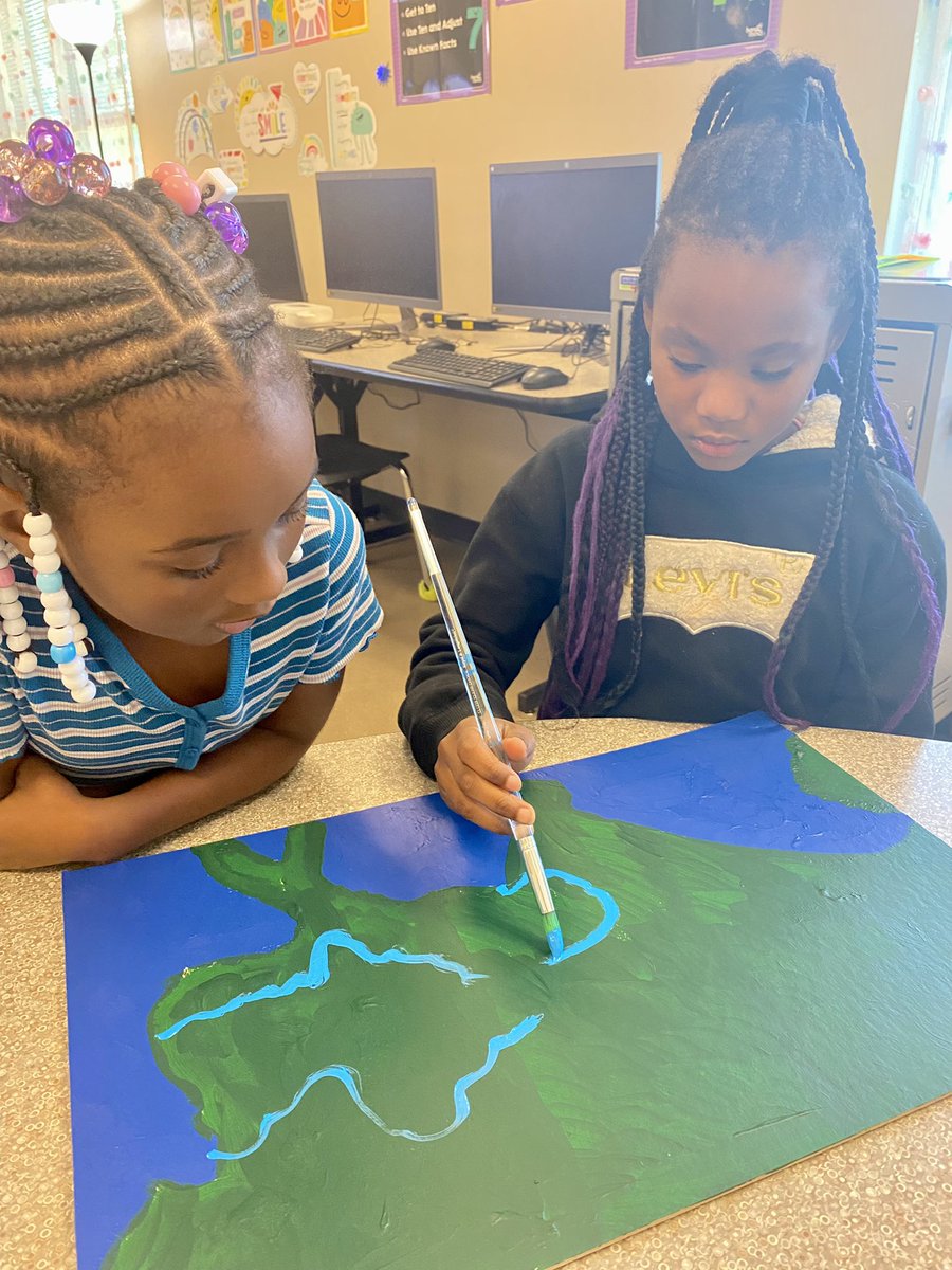 mrs_noffsinger's tweet photo. Finishing up our painted maps of China from our #CKLA stories & arts integration for reading. #doublepost #manicMonday #workinghardtoday https://t.co/cKHlFoMpXi