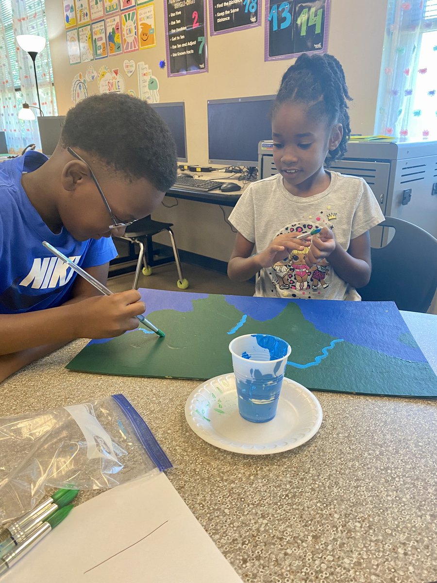 mrs_noffsinger's tweet photo. Finishing up our painted maps of China from our #CKLA stories & arts integration for reading. #doublepost #manicMonday #workinghardtoday https://t.co/cKHlFoMpXi