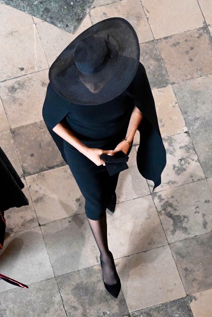 springers24's tweet photo. Epitome of beauty, simplicity and elegance #MeghanMarkIe at #QueenElizabethIIStateFuneral https://t.co/AJ9h19EV6R
