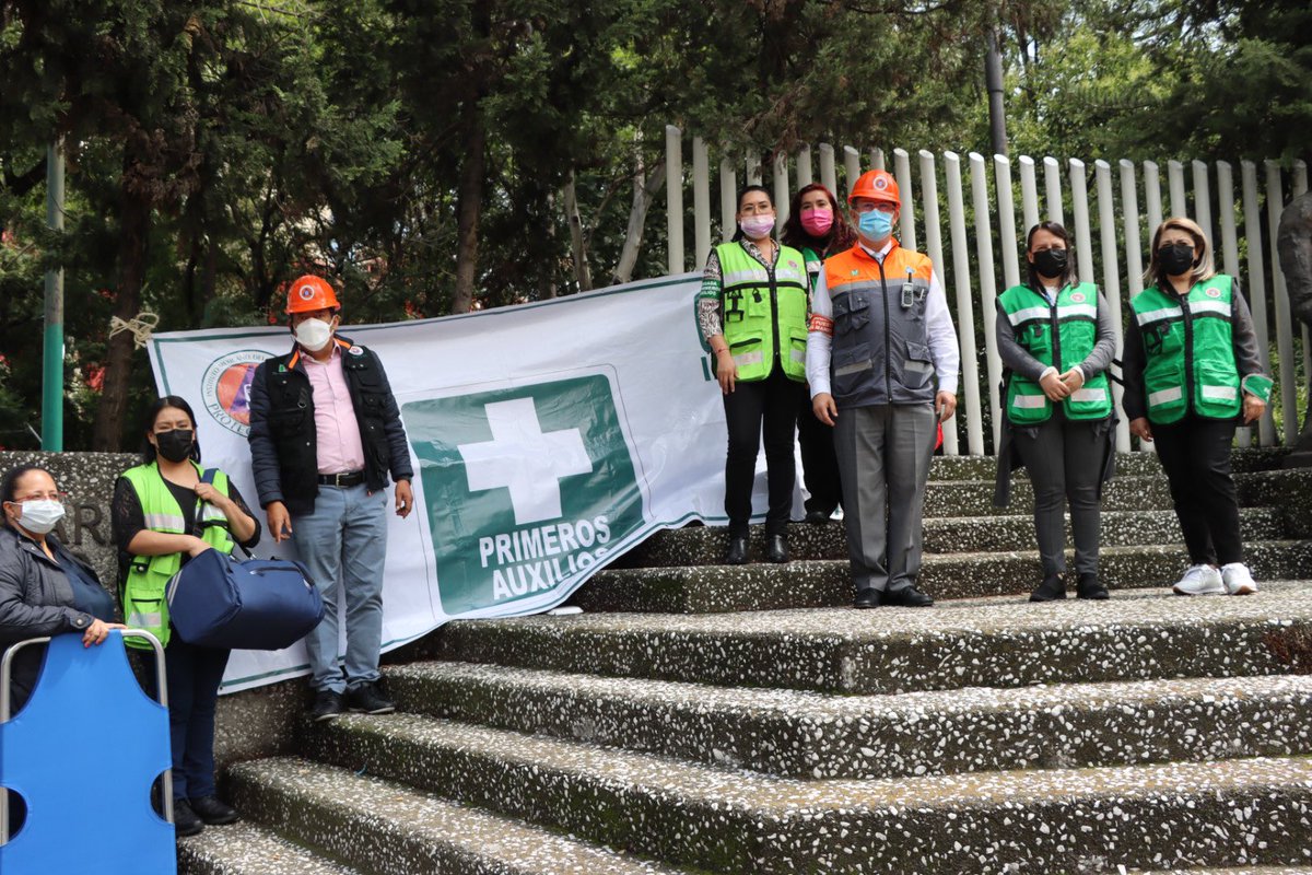 Tu_IMSS_CDMXSur's tweet photo. Nos sumamos a este #simulacro para promover la cultura de la #ProtecciónCivil, el  #IMSSCDMXSur participa en el #SimulacroNacional2022 #SimulacroIMSS https://t.co/dDDHRxJSxV