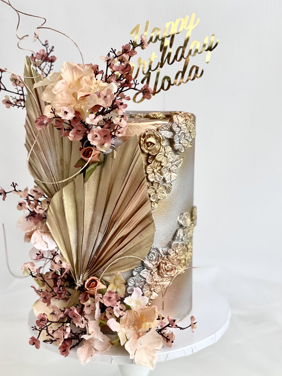 pashmk's tweet photo. This cake is insane 😍♥️ https://t.co/NWMZtP1Hqe