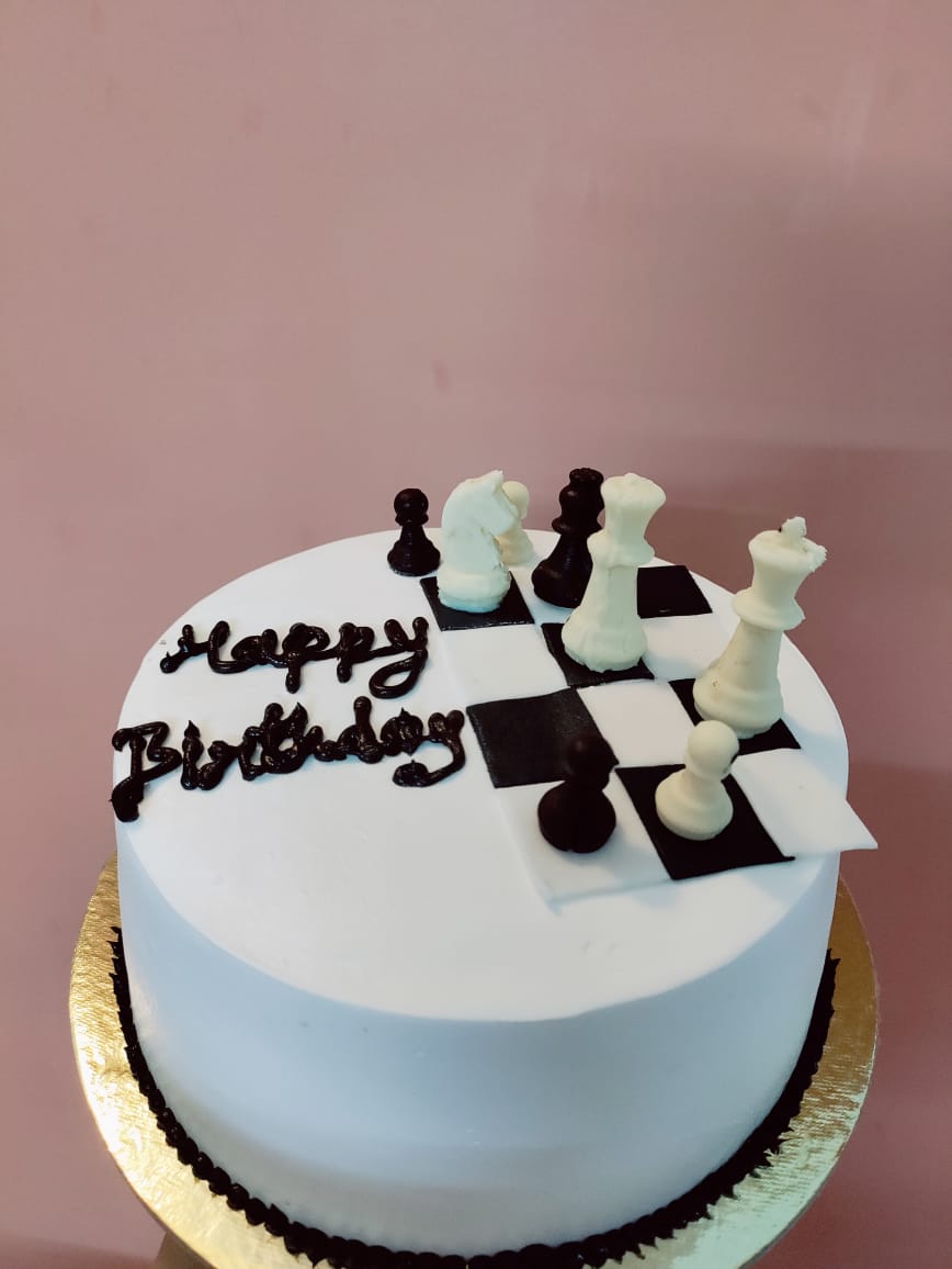 RiteshDeore's tweet photo. When your #Birthday &amp; #Passion coincides!

Greeted with this wonderful cake on my special day. #Chess is d gateway from all worries &amp; hardships. Everyone should play a game daily with their loved once just to keep your day thoughtful &amp; exciting.
@chesscom_in @ChessbaseIndia https://t.co/DCTVyhVsLN