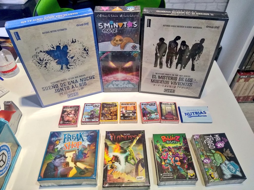 bazar_iglesias's tweet photo. El que avisa no es traidor.
Continuamos con más novedades y reposiciones, para que no os falte de nada.
No olvidéis de venir a vernos.
#granada #novedades #juegosdemesa #sherlock #freakshop #sueñodeunanochejuntoalrio #notalone #maltrago https://t.co/fGDU9CEU9o