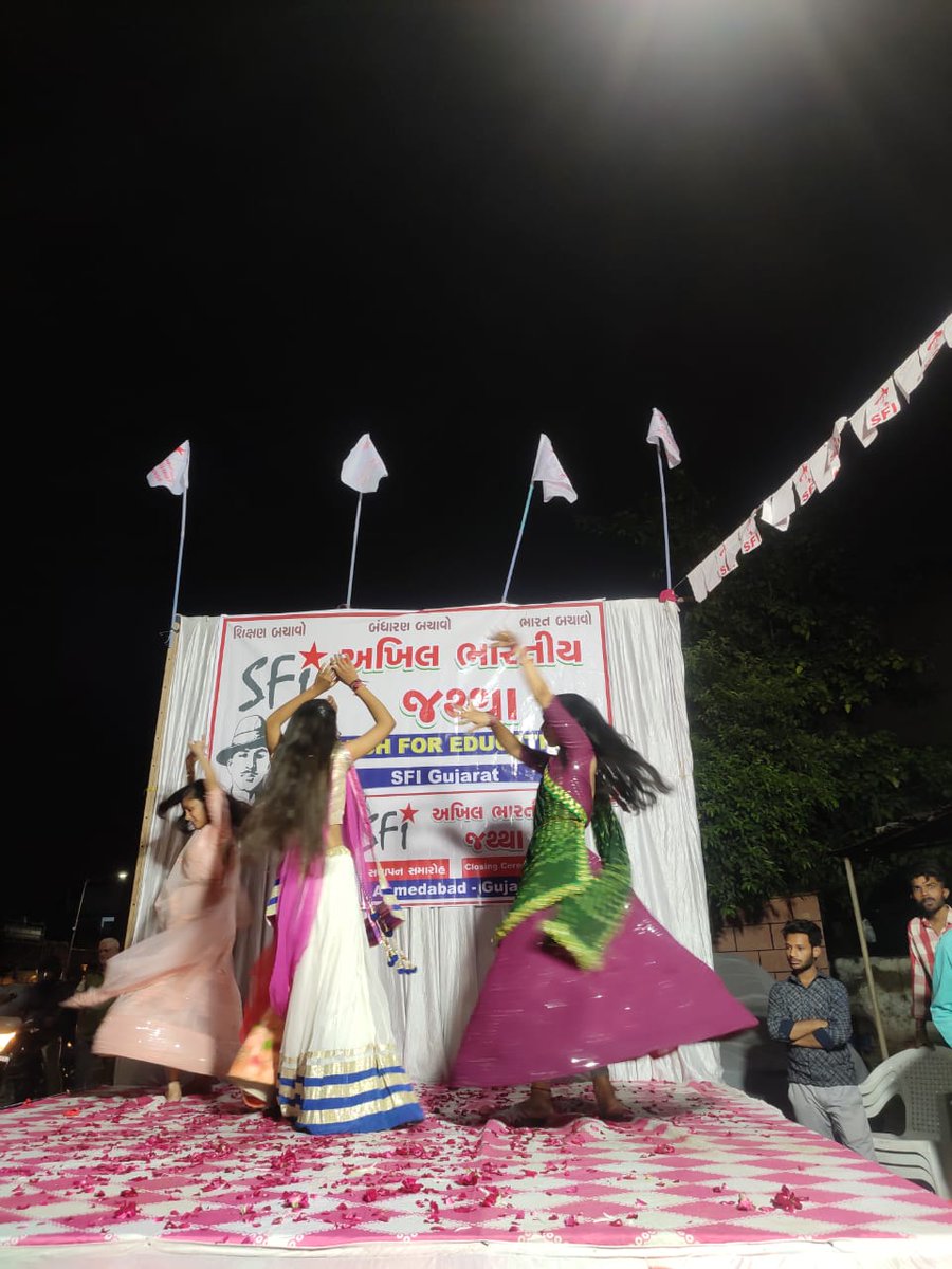 MayukhDuke's tweet photo. 22 states and union territories. Almost 45000 km. It was started on 1st August from Srinagar and Kanyakumari simultaneously with the slogan 'Save Education, Save Constitution and Save India.' 

Today it was ended at Ahmedabad, Gujarat with huge enthusiasm.
#MarchForEducation https://t.co/gMhimsufWv