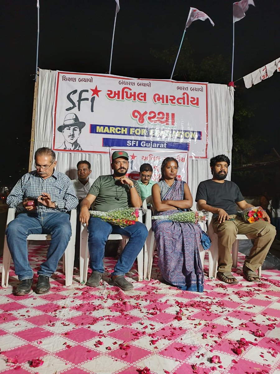 MayukhDuke's tweet photo. 22 states and union territories. Almost 45000 km. It was started on 1st August from Srinagar and Kanyakumari simultaneously with the slogan 'Save Education, Save Constitution and Save India.' 

Today it was ended at Ahmedabad, Gujarat with huge enthusiasm.
#MarchForEducation https://t.co/gMhimsufWv
