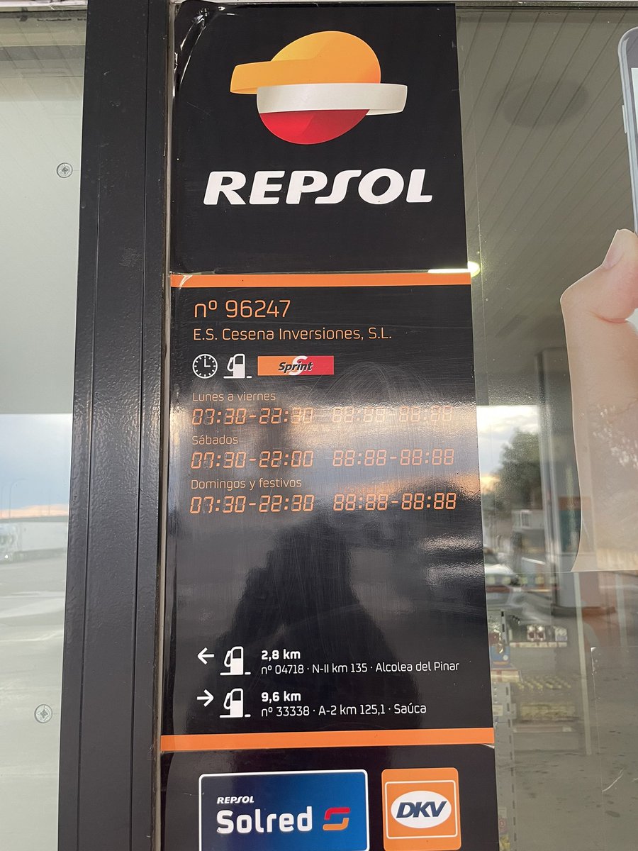 juam75's tweet photo. @Repsol cerrando a las 19:55 con horario en la puerta y sin atender una urgencia.
Pésima gestión, mala experiencia de cliente. https://t.co/EzGrYzEqyR