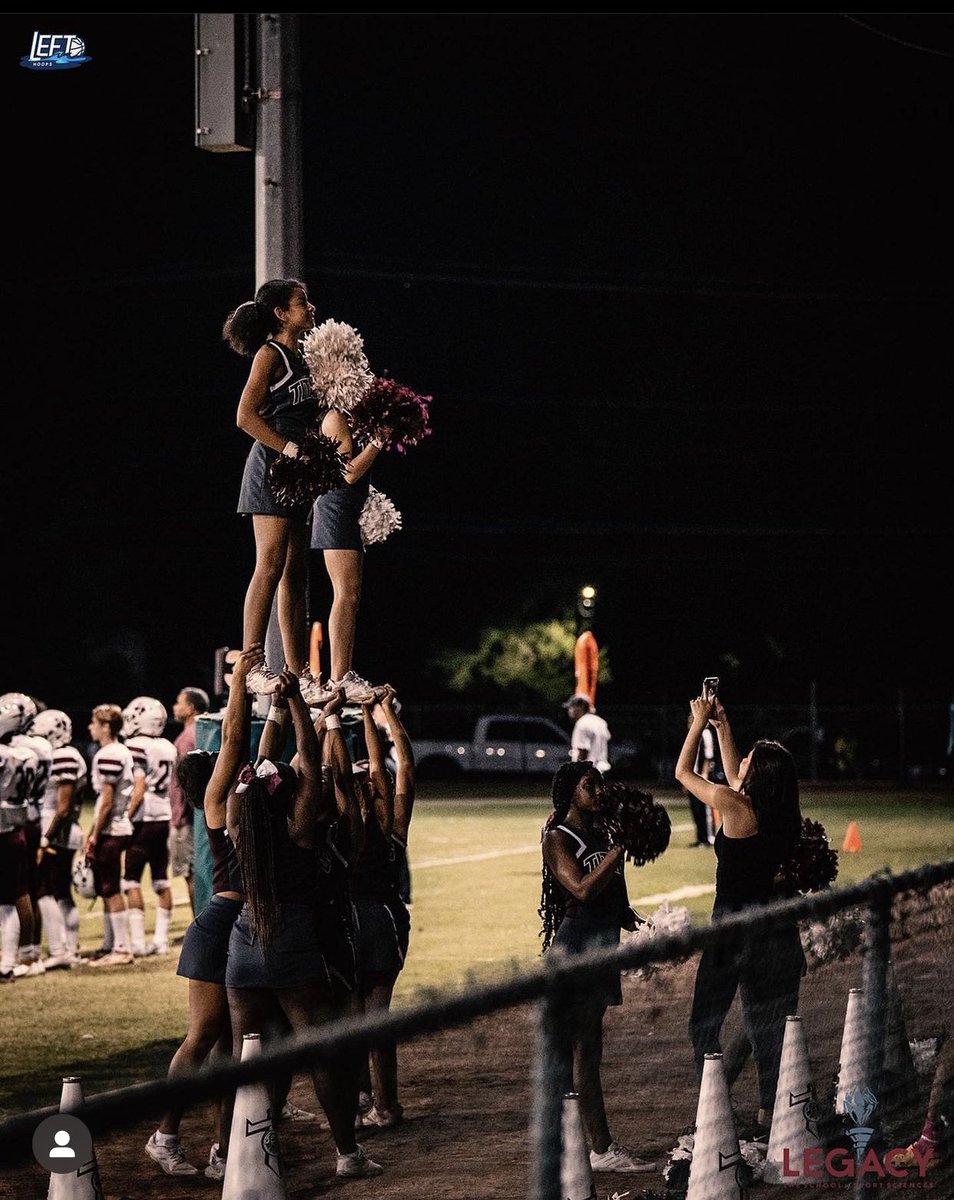 LegacyCheer3's tweet photo. Game Day Views π£π @LSSSTitans #TitanUp #LegacyCheer https://t.co/oQXPCMXjqw