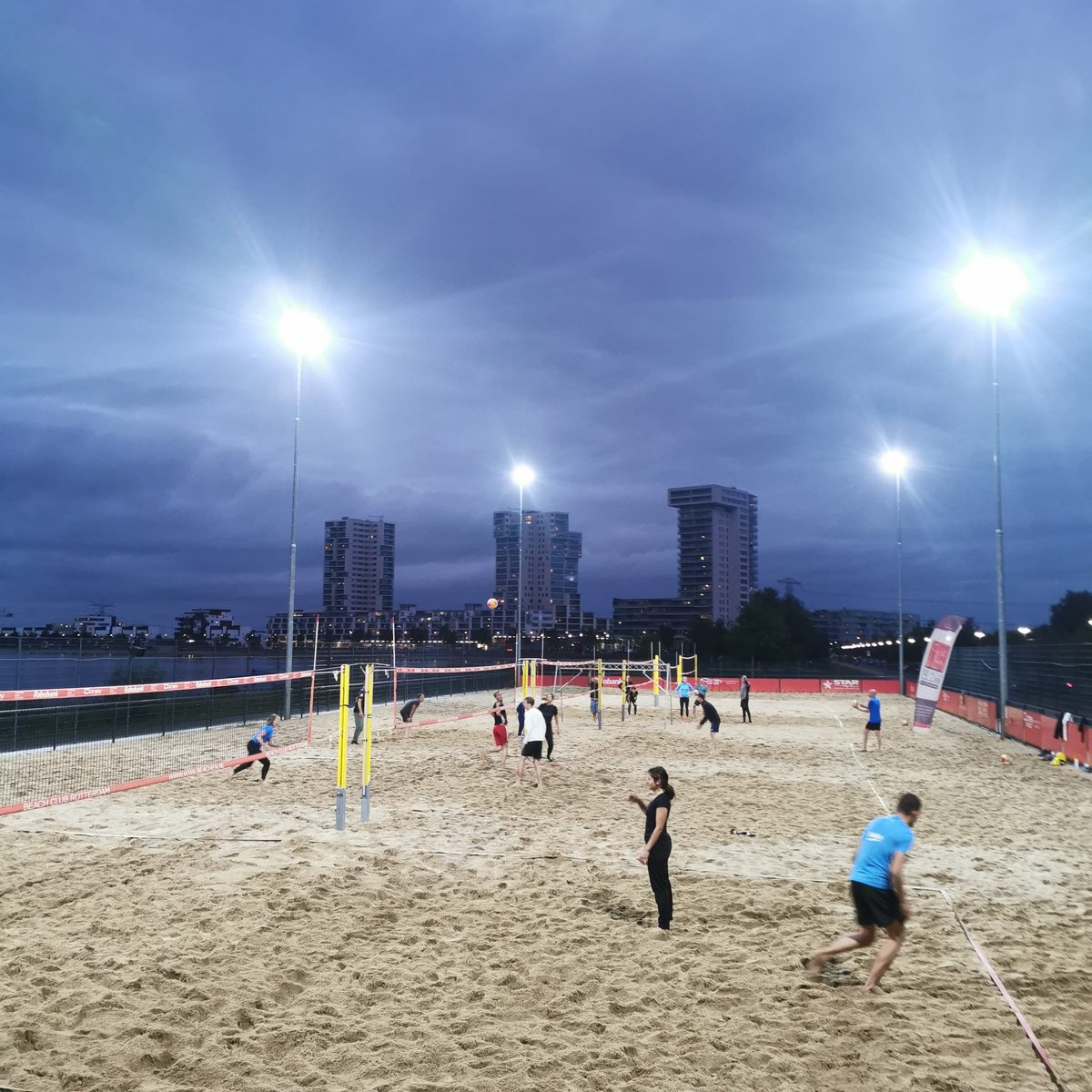 Elke maandag- en woensdagavond! #ikwilbeachen #rotterdamsport #beachvolleybalvooriedereen
