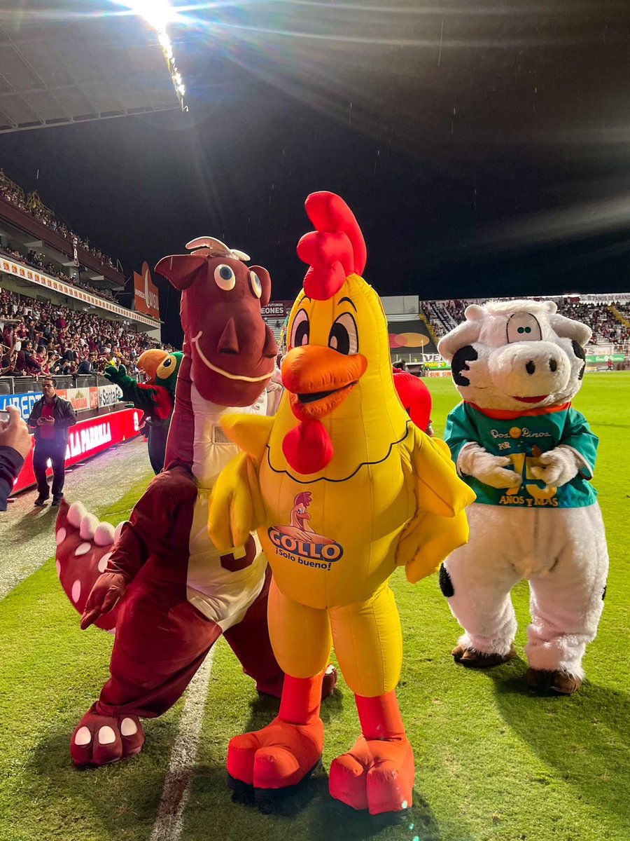 Aquí con los BFF <a href="/DosPinosOficial/">Cooperativa Dos Pinos</a>  <a href="/SaprissaOficial/">Deportivo Saprissa 💜</a> 👏🏻