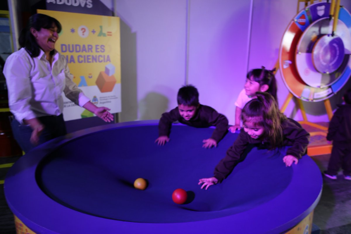 FilmusDaniel's tweet photo. #Tucumán | Es una alegría visitar #EDUCATEC la muestra que acerca la ciencia a toda la sociedad y estimula vocaciones en niños, niñas y adolescentes.
Se trata de una exposición interactiva que organizamos desde el Ministerio @ciencia_ar junto al @CONICETDialoga
#CienciaesFuturo https://t.co/vJkRZH6m7n