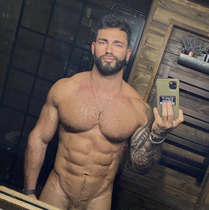 Made a mess 😏 https://t.co/ucs4bAH6ru https://t.co/RclmLH59Qx<a href="/tag/humpday"class="tags"><span>#humpday</span></a>