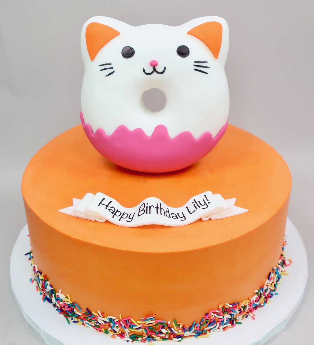 Happy Monday and here’s to a good week! #gottagetagund #pusheen #pusheencatcake