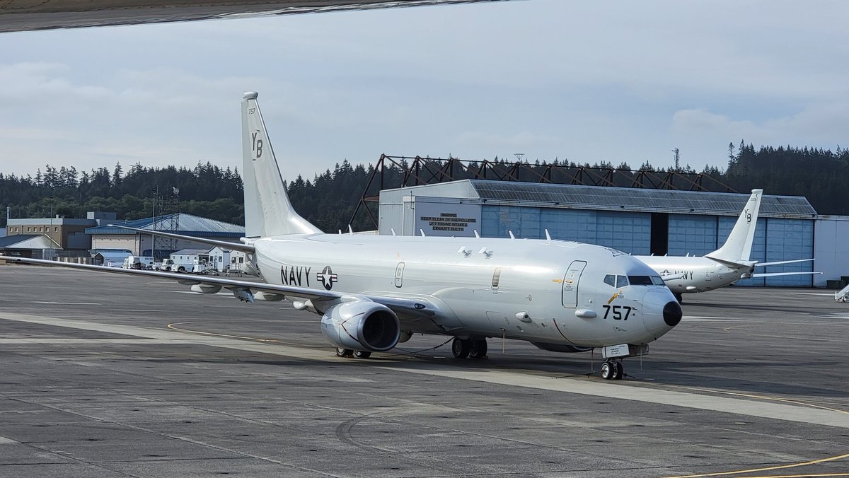 AKOLSTADPHOTOS's tweet photo. #naswi hosted an open house. This year it seemed 📸 friendly ! #Avgeeks https://t.co/o3w1cYkrko
