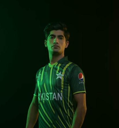 iNaseemShah's tweet photo. Kaisi lagi kit? 😇

#PAKvENG #UKSePK https://t.co/nDp4A8malL