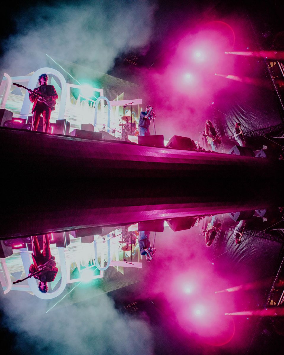 thestrokes's tweet photo. Tour wrapped last night in Arlington, TX - 9.18.22.  What a summer. Thanks for having us out @ChiliPeppers. Until next time..

📸 @simplyyvan https://t.co/9lQ19OtWjP
