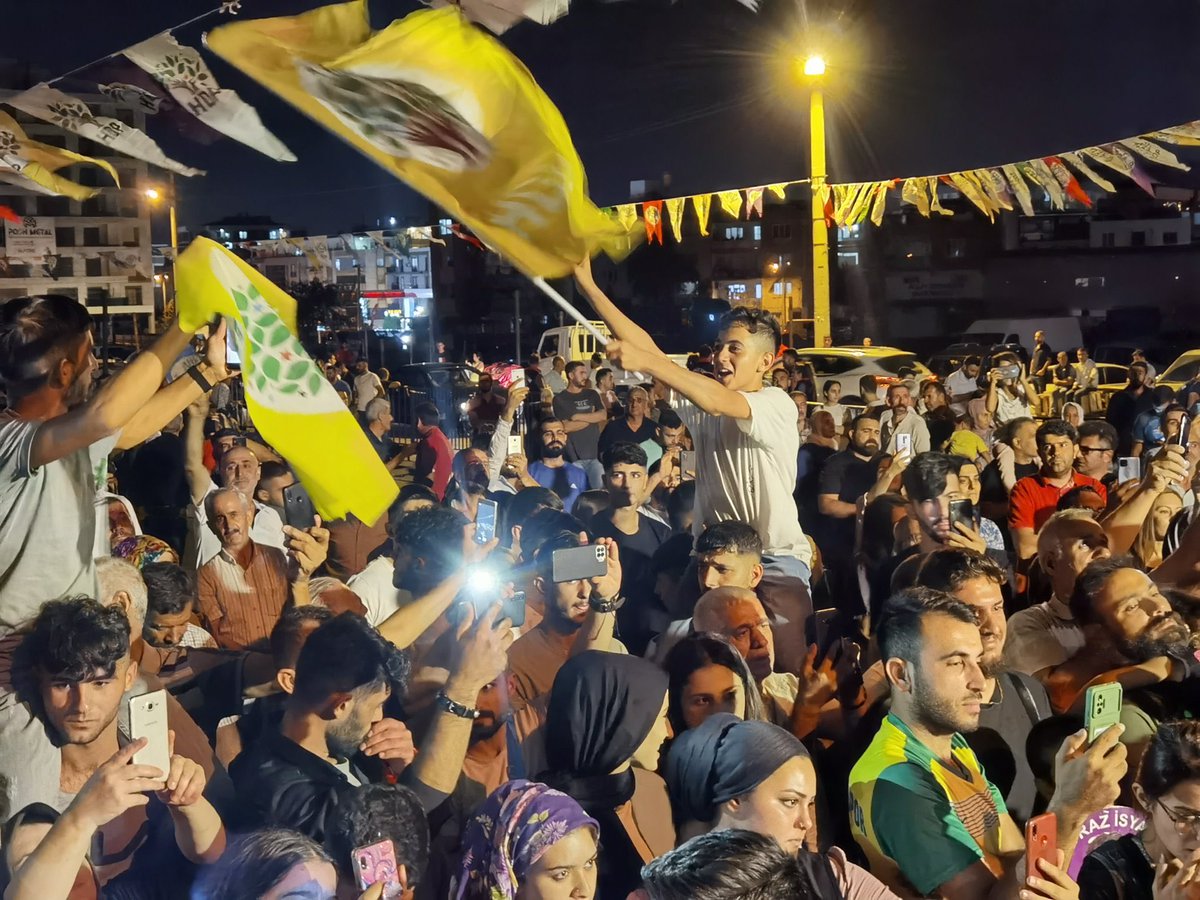 “Faşizme Karşı Toplumsal Özgürlük” şiarıyla gerçekleştirdiğimiz halk buluşmasında; tecrite, faşizme, savaşın yıkımına, doğanın talanına, yoksulluğa, kadın cinayetlerine karşı mücadeleyi yükseltme, özgürlüğü haykıracağımız sözümüzü yineliyoruz.