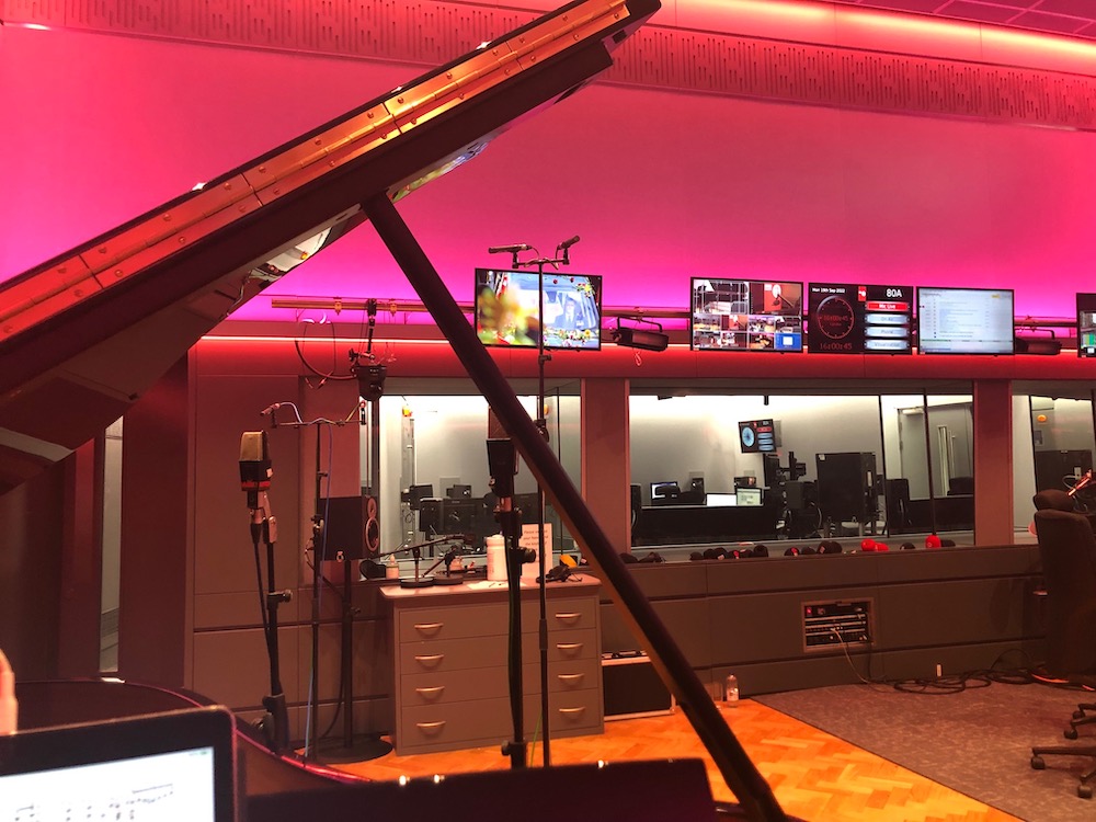 HewittJSB's tweet photo. Thank you @BBCRadio3 @BBCInTune for one of the most moving experiences of my life. I will never forget playing in the studio on this memorable day and being with the wonderful Sean Rafferty for the full programme. Bravo to you for your production. You are the best! https://t.co/SB63WZCUyO