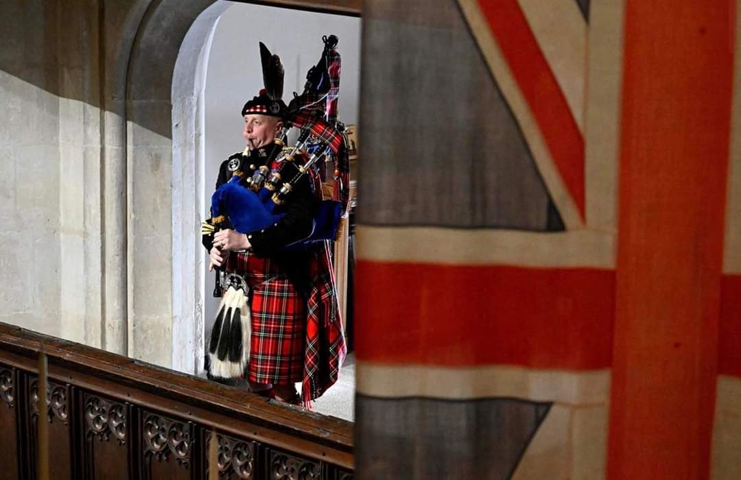 LK_Lady_Kat's tweet photo. Such a sad emotional day. A day of so many tears and reflection. What a timeless iconic send off for our beloved queen. Carried out to perfection. So proud to be British. 🇬🇧👑 #QueenElizabethIIStateFuneral #RIPQueenElizabeth https://t.co/Yynr0lcX71