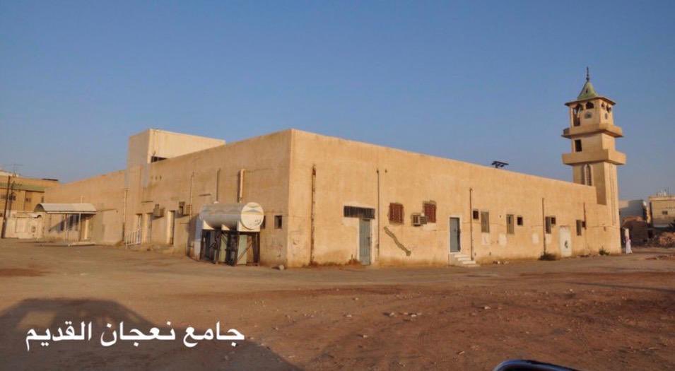 Abdulatif_MH's tweet photo. الشيخ 
#محمد_بن_سعد_بن_بخيّت
بعد وفاة الملك سعود 
عاد لمسقط رأس آسرته في بلدة #زميقة
بالدلم وأحيا مزرعةً استقر وسكن بها.
…
كُلّف إماماً وخطيباً للجامع الكبير
في #نعحان وسكن بالبلدة 
وبعد عامين ألم به مرض 
أقعده عن الإمامة والخطابة 
إلى أن توفي رحمه الله عام ١٤٠٣ هـ

4️⃣ #انتهى https://t.co/oe4J1W1LZ5