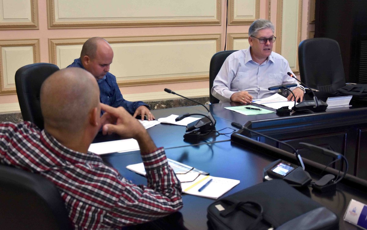 El vice primer ministro y titular de Economía y Planificación, <a href="/AlejandroGilF/">Alejandro Gil Fernández</a>, expuso la marcha del cumplimiento de las medidas económicas aprobadas en el Noveno Período Ordinario de Sesiones, de la IX Legislatura, de la Asamblea Nacional del #PoderPopular