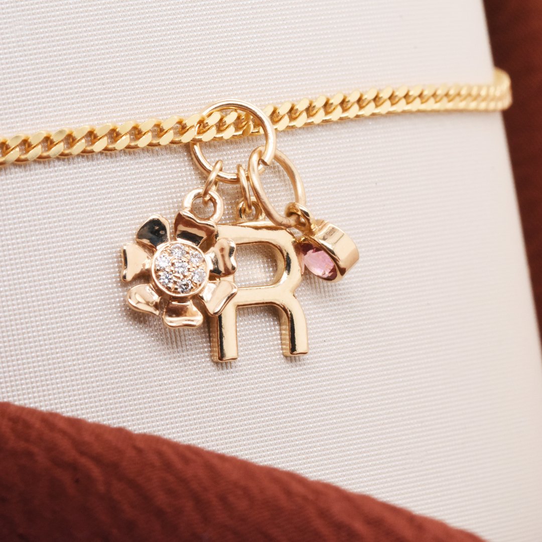 elizapage's tweet photo. Introducing new charms for your endless bracelet. Come get welded and book your appointment today.
.
#curbchain #endlessbracelets #initials #initialcharm #monogram #flowercharm #weldedbracelet #weldedbraceletatx #weldedbracelets #zapped #getwelded #zapbracelets #goldchains #char https://t.co/rnUd8XjVRE