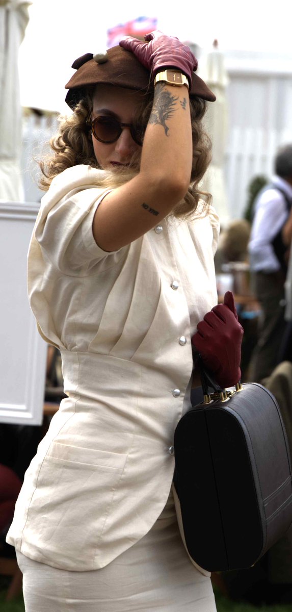 IconsMotor's tweet photo. Goodwood Revival glamour. #GoodwoodRevival #Goodwood https://t.co/TuWGIHtu1H