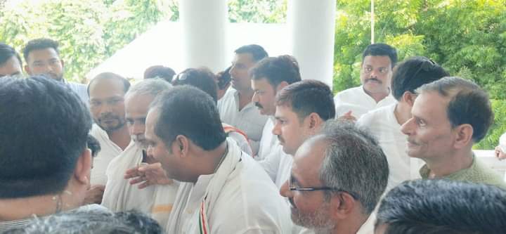 VikasmishraINC's tweet photo. पार्टी के प्रदेश नेतृत्व व अखिल भारतीय स्तर पर संगठन सृजन के लिए कदम आगे बढ़े-@Akhiles98521615 https://t.co/vjTsLmGiBf