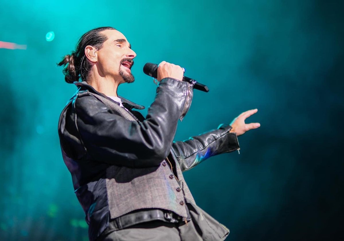 BsbSpanishArmyc's tweet photo. A las Armys Richardson ¿Qué tiene Kevin que no tienen los demás? Va venga! Os leemos! 😜

#backstreetboys #bsbspanisharmyclub #bsbfashion #bsb25years #instabsb #dnaworldtour #kevin #kevinrichardson #dna #dnaworldtour2022 

@kevinrichardson  @backstreetboys  💖 https://t.co/5fDNxf4UYZ