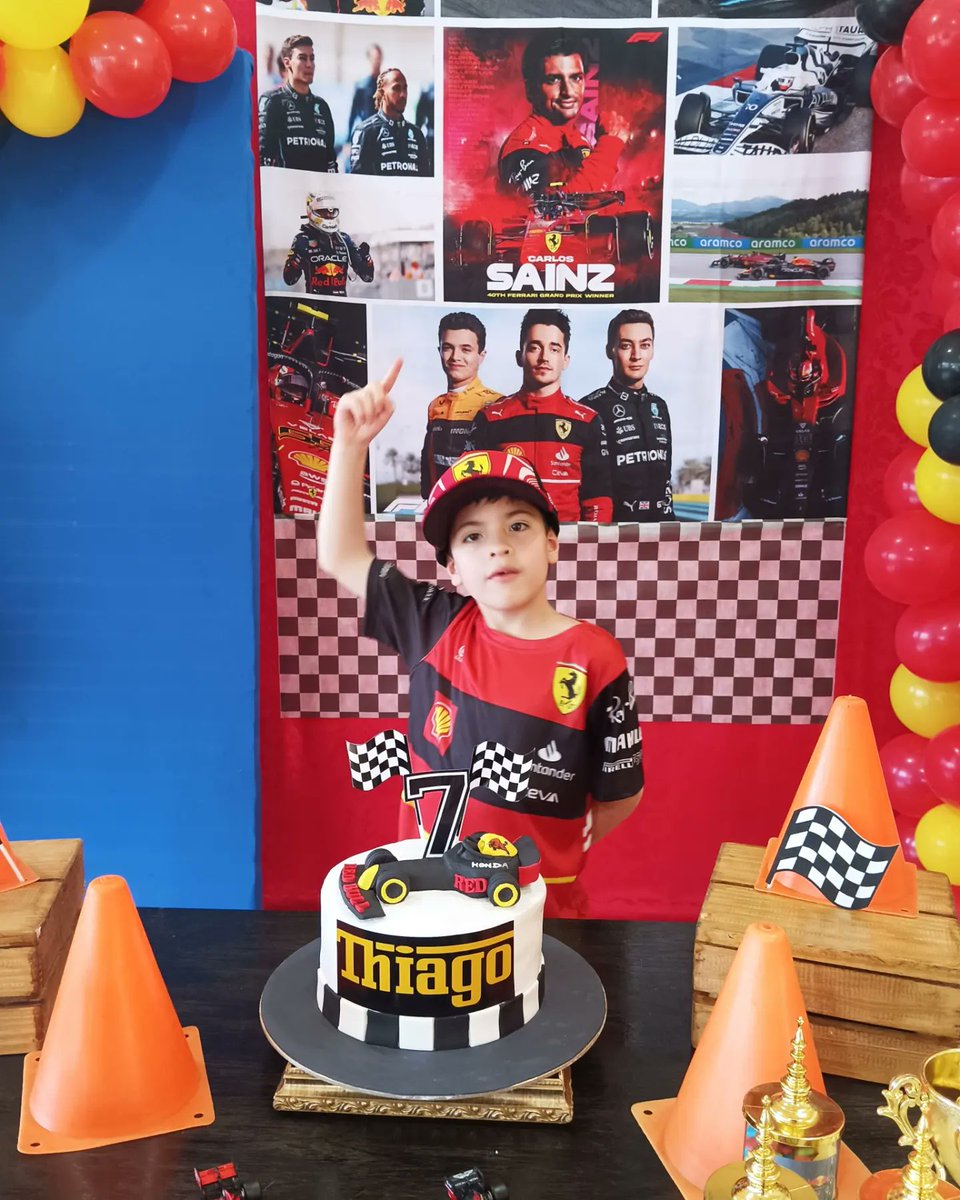 mezadei's tweet photo. Necesito que @Carlossainz55 vea a su fan n°1 de Paraguay 🇵🇾 😍 su cumple N°7 de Carlos Sainz y Charles Leclerc para mi fanático de la Fórmula 1😍🏆🏁 https://t.co/6EAVndwLuO
