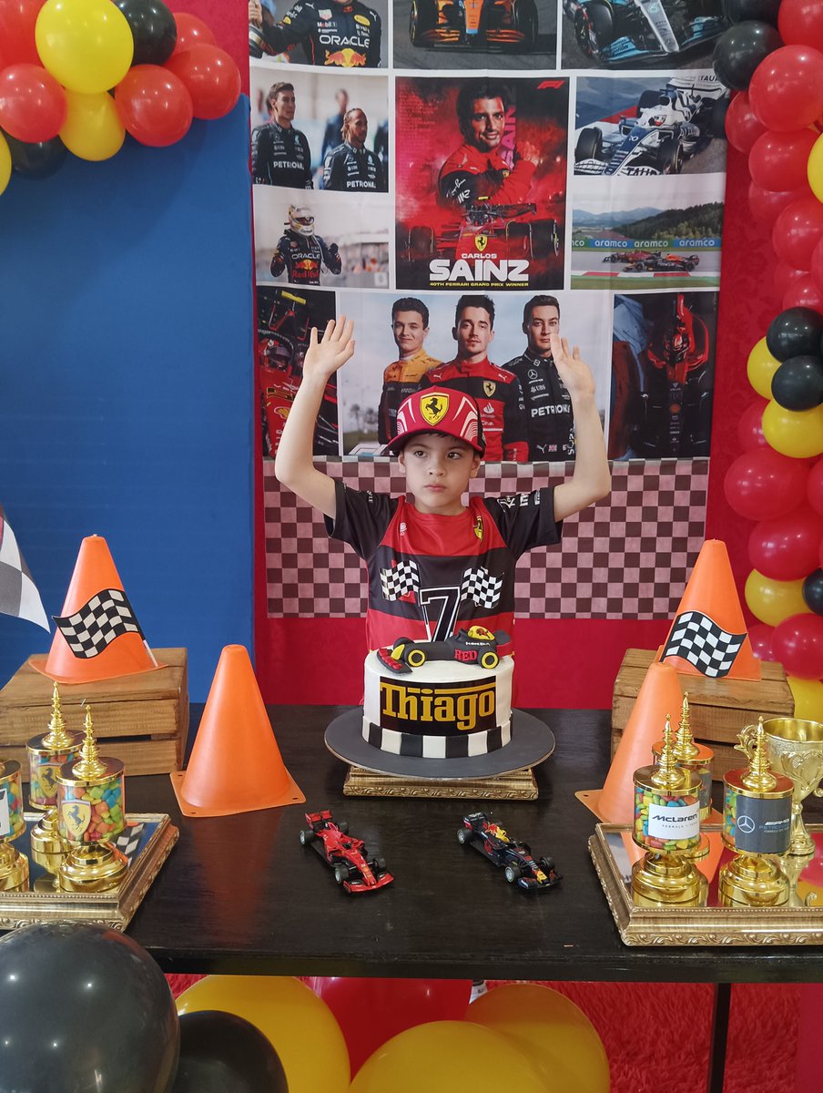 mezadei's tweet photo. Necesito que @Carlossainz55 vea a su fan n°1 de Paraguay 🇵🇾 😍 su cumple N°7 de Carlos Sainz y Charles Leclerc para mi fanático de la Fórmula 1😍🏆🏁 https://t.co/6EAVndwLuO