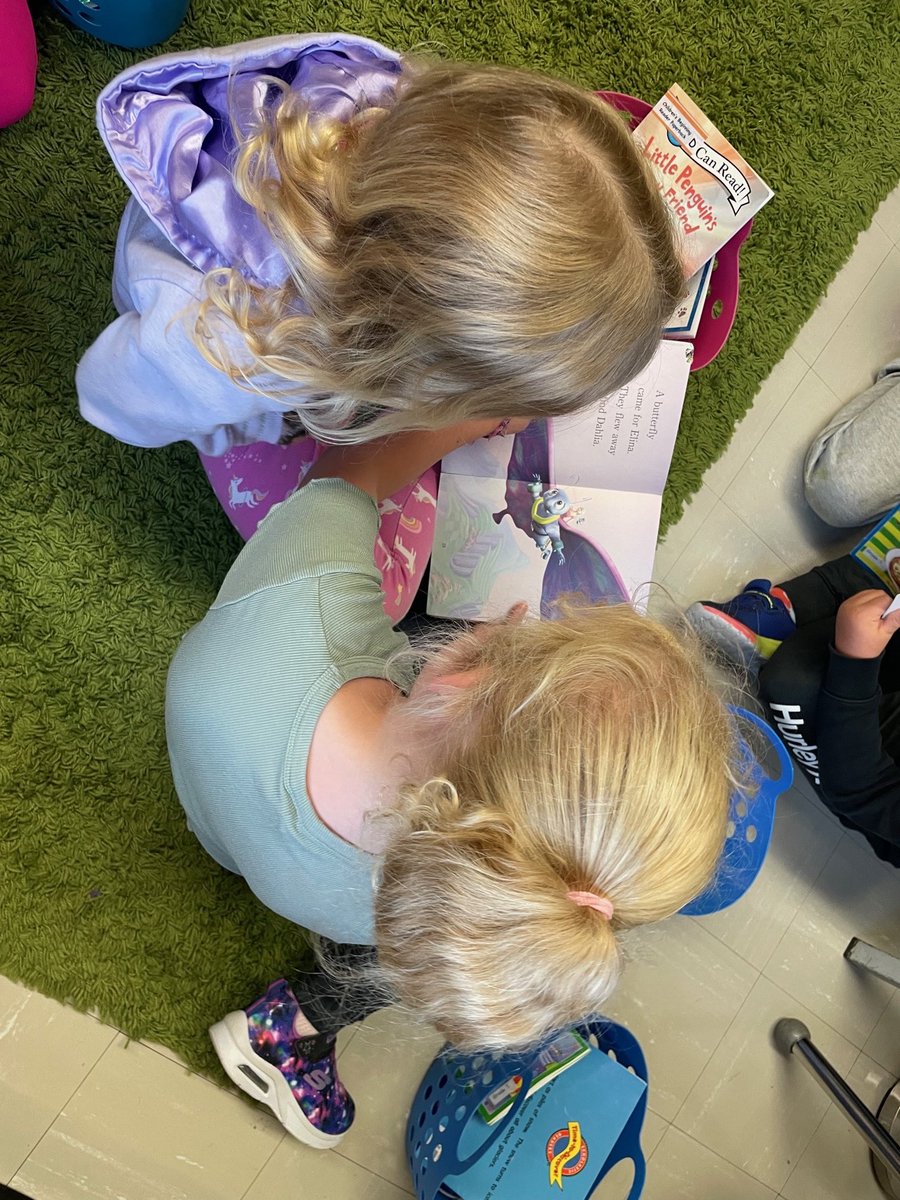 BrentwoodEIPS's tweet photo. Reading on a rainy day? Of course! #loveofreadingfoundation #indigoadoptaschool https://t.co/3uHgt0Fmr3