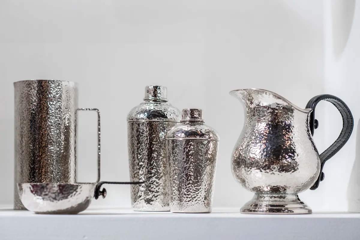LNRevista's tweet photo. Desde 1887. La icónica marca argentina de vajilla de plata que eligen hasta príncipes y es la favorita para regalos de boda 
Por Vivian Urfeig
https://t.co/5p795GGZor https://t.co/rA0CWkTUjA