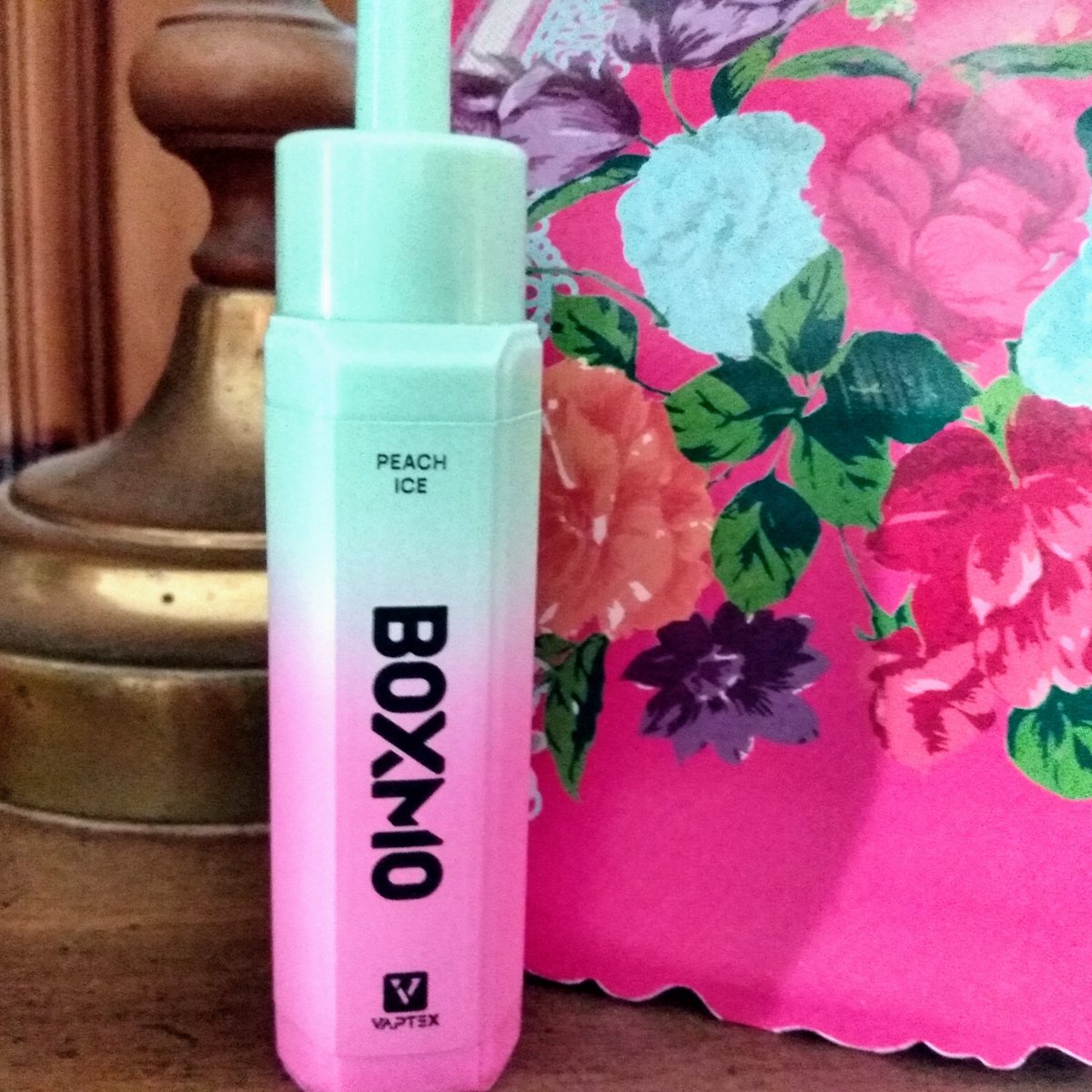 Melissa_316605's tweet photo. Happy Monday Everyone! Hope you have a lovely start to your week!πππΈπ
I'm STILL enjoying this marvelous #vaptexboxmo in Peach Ice!ππ§ It's lasted 1+ week so far while rotating with other Pod Devices. The Taste, Quality & Design are all exceptional!
#disposablevape #Vaptex https://t.co/FZkcacv18W