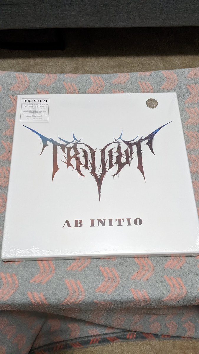 rooketteplays's tweet photo. Look what I bought today 😍 vinyls from my absolute favorite band 🤘 https://t.co/3yc8VC8jOx