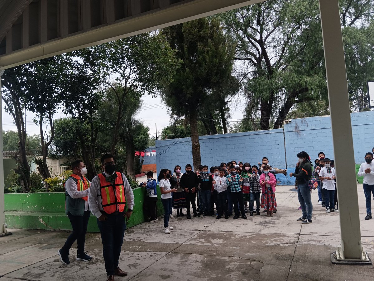 par_sanz's tweet photo. En la Esc. Primaria Solidaridad 1990 CCT 15EPR2849W fomentamos las medidas de prevención ante un sismo, mediante la realización de simulacros. #SimulacroNacional2022 #SimulacroEdomex2022 #SREBZ @geramonro05 @TinocoGRogelio https://t.co/aoCzWyb8c1