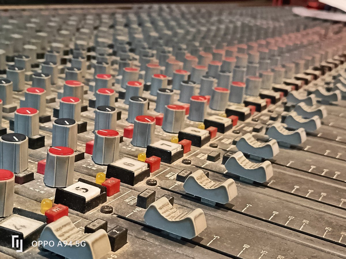 Ceci_prod's tweet photo. #studiosession https://t.co/XXJChxs5aJ