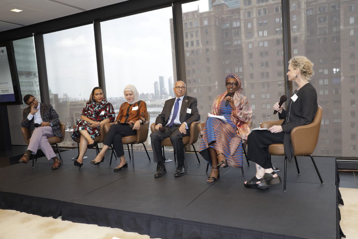 Energised by the #GlobalPublicInvestment panel at #UNGA! The key lesson for us to learn from the AIDS &amp; COVID-19 pandemics is that the current system to respond to global health challenges is inadequate. It is outdated &amp; colonial. Time for a paradigm shift <a href="/GlobalPubInvt/">Global Public Investment Network</a>.