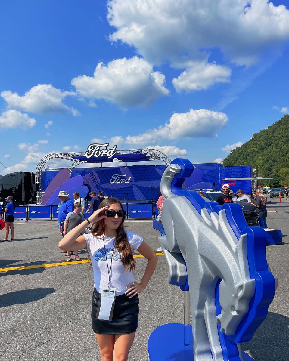 ZoeyERacing's tweet photo. Back at Bristol Baby! I had such a great time with @fordperformance getting a behind the scenes look at what really goes on during a #Nascar Cup race! Stay tuned to see all the exclusive vip content I will be putting out this week!! 👍🏼 https://t.co/C9hSg8ZsBQ