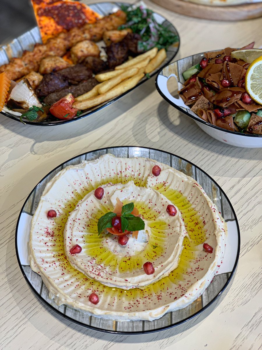 ask_riyadh1's tweet photo. الصاج الفيروزي 😍♥️
مطعم جميل يقدم أطباق متنوعة ولذيذة مابين مقبلات ومشويات وبيتزا وفطائر وشاورما وعصائر عندهم منيو خاص بالفطور الخدمة ممتازة والأطباق لذيذة خاصة مشكل مشاوي وبيتزا بييروني مقدمين ٥ دعوات ضيافة والسحب من الرتويت 🔥
📍حي السليمانية - شارع الأمير ممدوح بن عبدالعزيز https://t.co/ilbw9RUMOZ